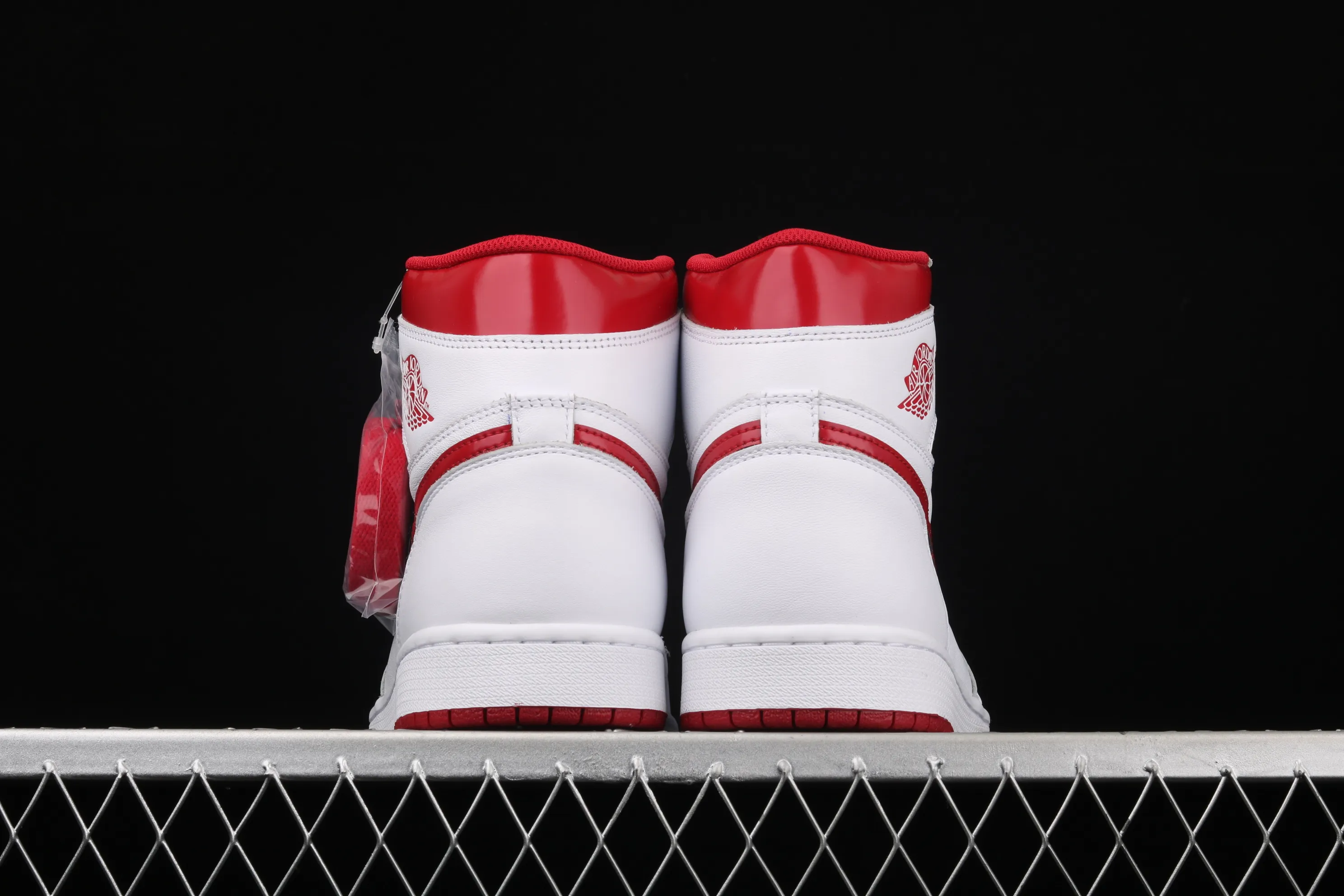 All categories Air Jordan Jordan series basketball shoes Air Jordan 1 High Air Jordan 1 Retro Metallic Red AJ1 Joe 1 white red 555088-103